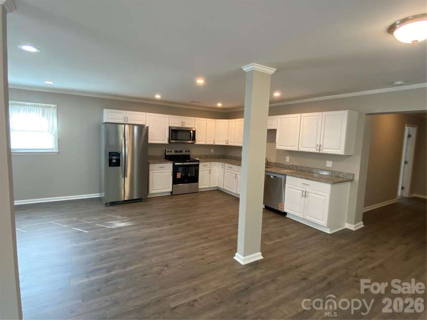 102 Mcdowell Street, Great Falls, SC 29055.  MLS# CAR4367304, YatesRealty ID 9520. 