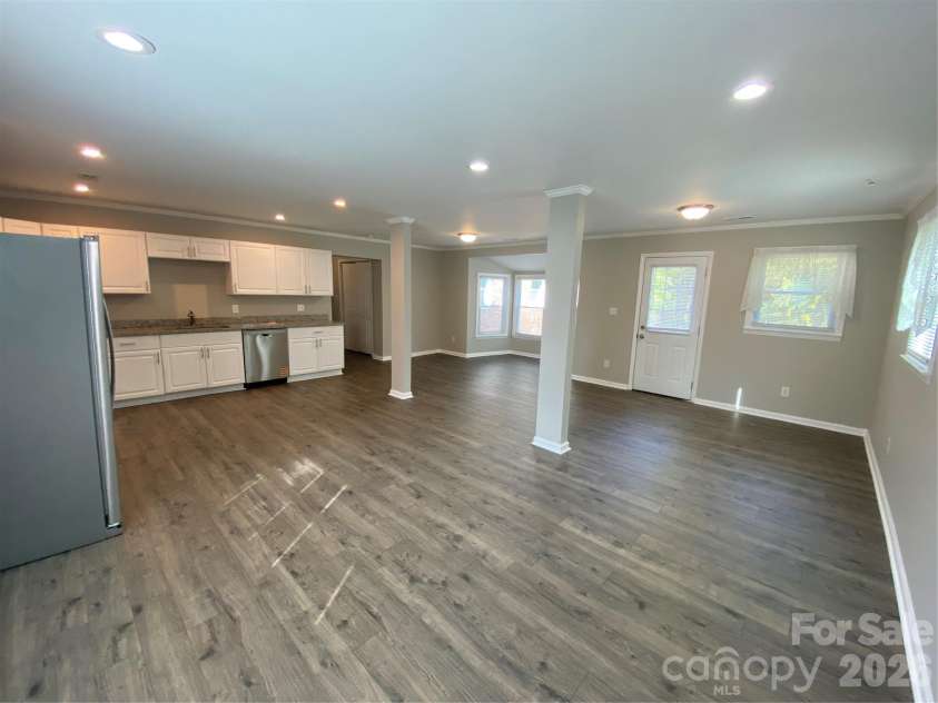 102 Mcdowell Street, Great Falls, SC 29055.  MLS# CAR4367304, YatesRealty ID 9520. 