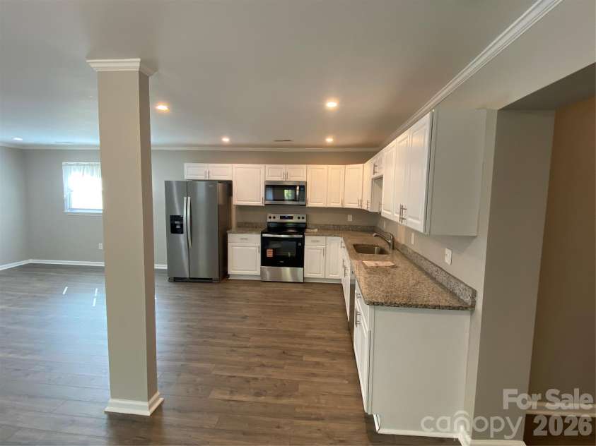 102 Mcdowell Street, Great Falls, SC 29055.  MLS# CAR4367304, YatesRealty ID 9520. 