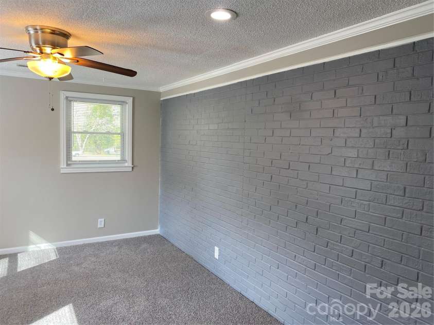 102 Mcdowell Street, Great Falls, SC 29055.  MLS# CAR4367304, YatesRealty ID 9520. 