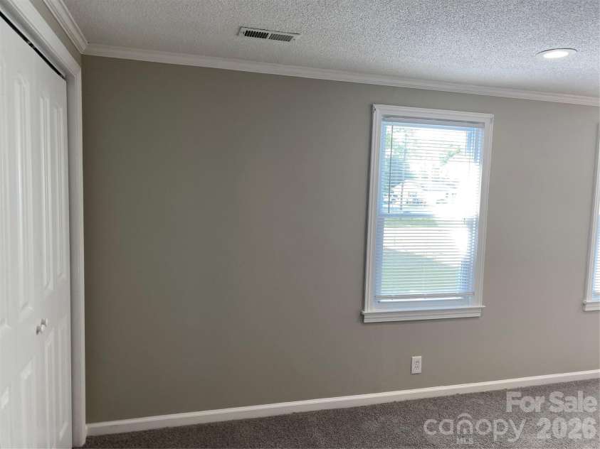 102 Mcdowell Street, Great Falls, SC 29055.  MLS# CAR4367304, YatesRealty ID 9520. 