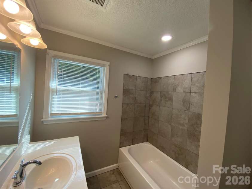 102 Mcdowell Street, Great Falls, SC 29055.  MLS# CAR4367304, YatesRealty ID 9520. 