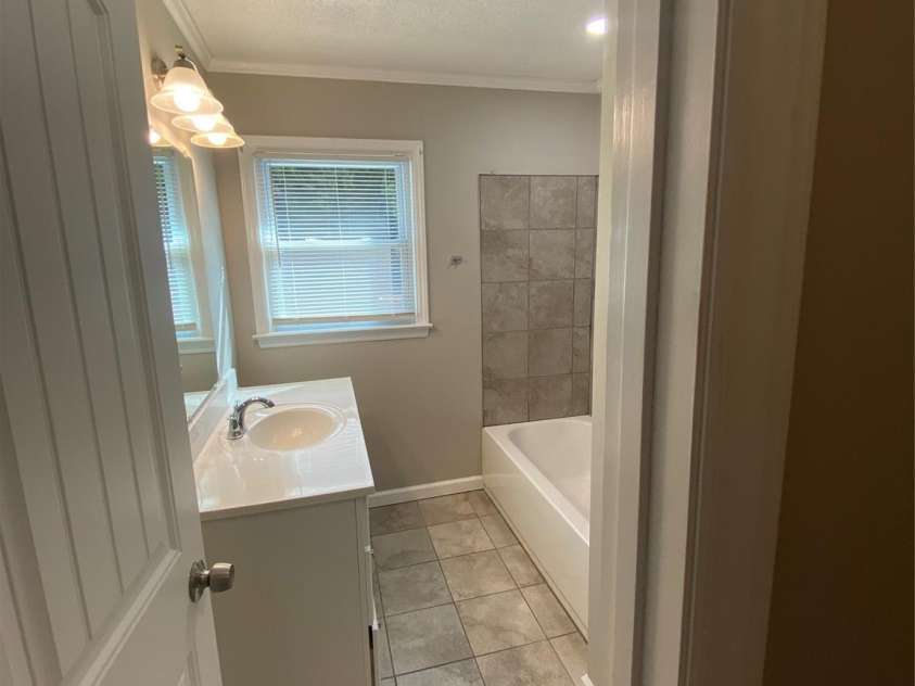 102 Mcdowell Street, Great Falls, SC 29055.  MLS# CAR4367304, YatesRealty ID 9520. 