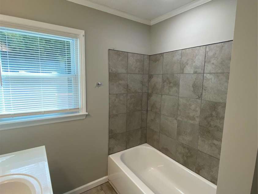 102 Mcdowell Street, Great Falls, SC 29055.  MLS# CAR4367304, YatesRealty ID 9520. 