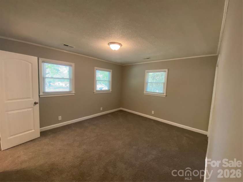 102 Mcdowell Street, Great Falls, SC 29055.  MLS# CAR4367304, YatesRealty ID 9520. 