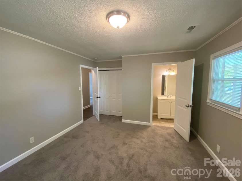 102 Mcdowell Street, Great Falls, SC 29055.  MLS# CAR4367304, YatesRealty ID 9520. 
