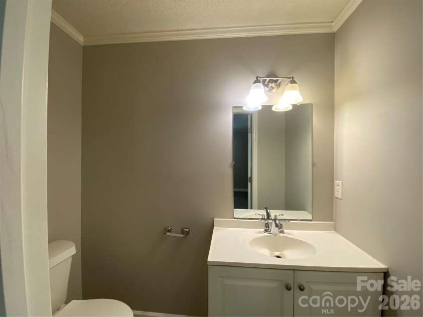 102 Mcdowell Street, Great Falls, SC 29055.  MLS# CAR4367304, YatesRealty ID 9520. 