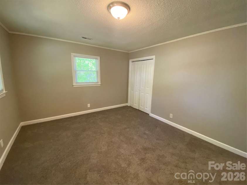 102 Mcdowell Street, Great Falls, SC 29055.  MLS# CAR4367304, YatesRealty ID 9520. 