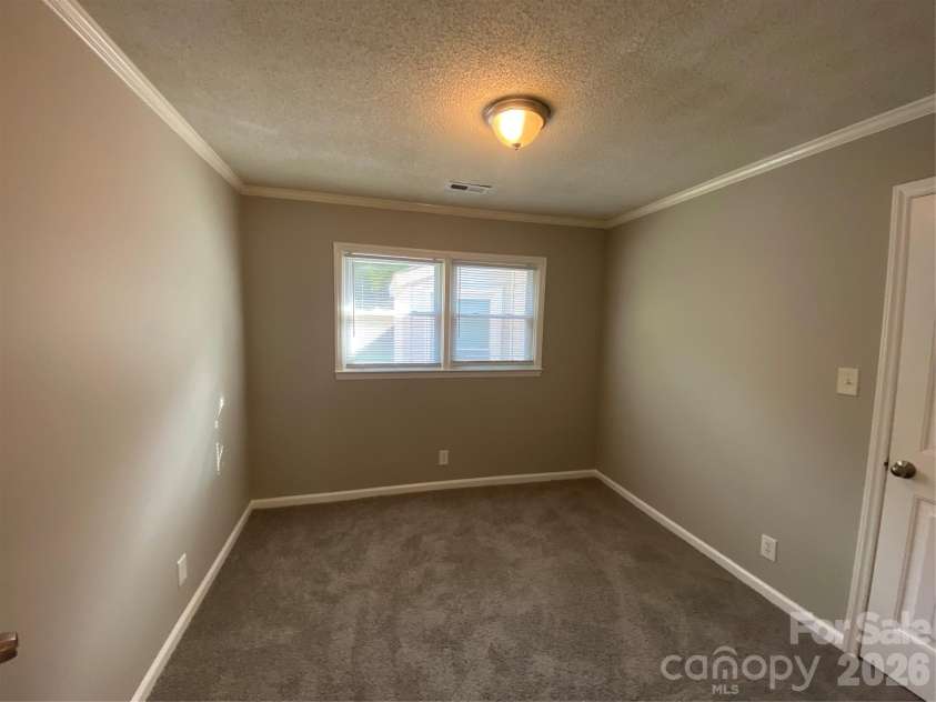 102 Mcdowell Street, Great Falls, SC 29055.  MLS# CAR4367304, YatesRealty ID 9520. 