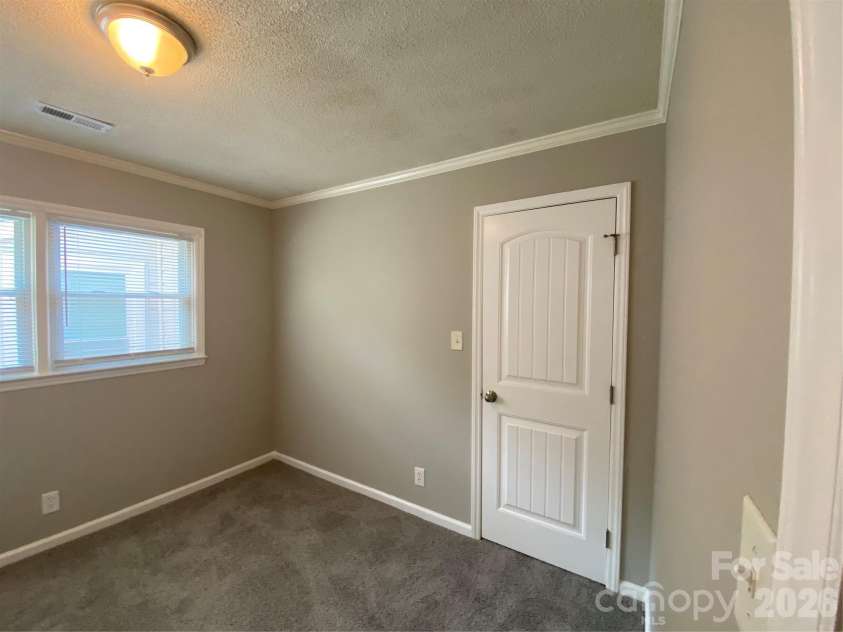 102 Mcdowell Street, Great Falls, SC 29055.  MLS# CAR4367304, YatesRealty ID 9520. 