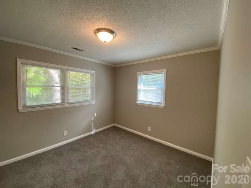 102 Mcdowell Street, Great Falls, SC 29055.  MLS# CAR4367304, YatesRealty ID 9520. 