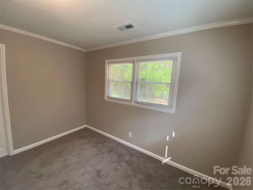 102 Mcdowell Street, Great Falls, SC 29055.  MLS# CAR4367304, YatesRealty ID 9520. 