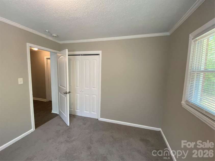 102 Mcdowell Street, Great Falls, SC 29055.  MLS# CAR4367304, YatesRealty ID 9520. 