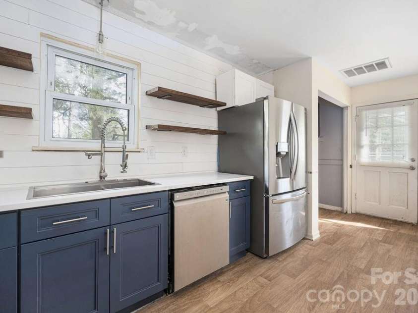 6515 Burning Bush Court, Charlotte, NC 28227.  MLS# CAR4359745, YatesRealty ID 9521. 