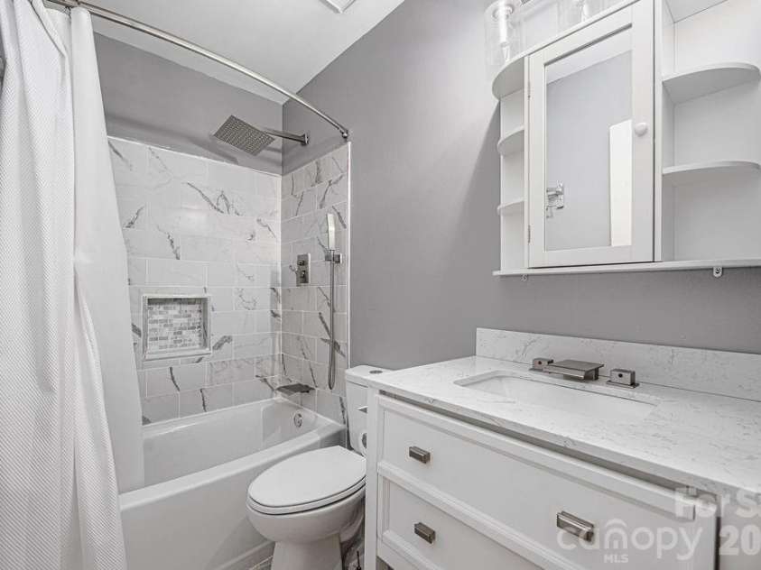 6515 Burning Bush Court, Charlotte, NC 28227.  MLS# CAR4359745, YatesRealty ID 9521. 