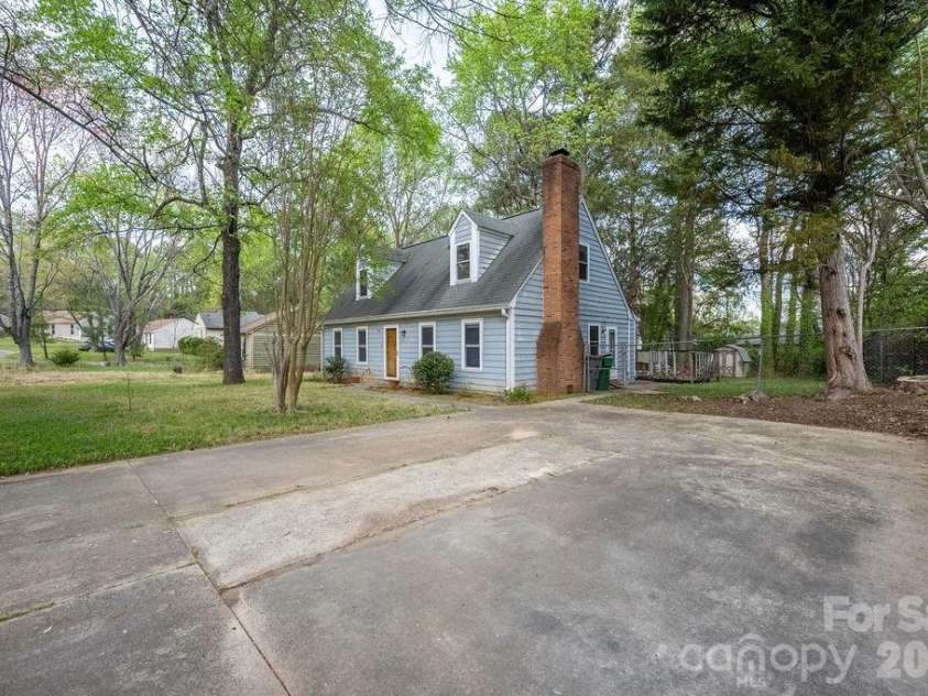 6515 Burning Bush Court, Charlotte, NC 28227.  MLS# CAR4359745, YatesRealty ID 9521. 