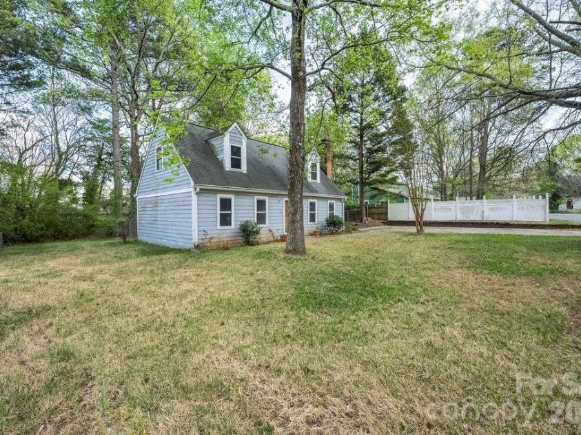 6515 Burning Bush Court, Charlotte, NC 28227.  MLS# CAR4359745, YatesRealty ID 9521. 