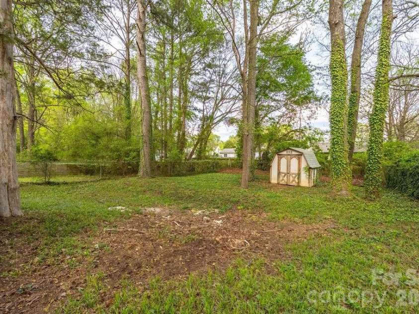 6515 Burning Bush Court, Charlotte, NC 28227.  MLS# CAR4359745, YatesRealty ID 9521. 