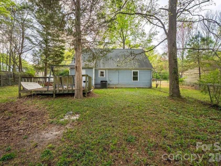 6515 Burning Bush Court, Charlotte, NC 28227.  MLS# CAR4359745, YatesRealty ID 9521. 