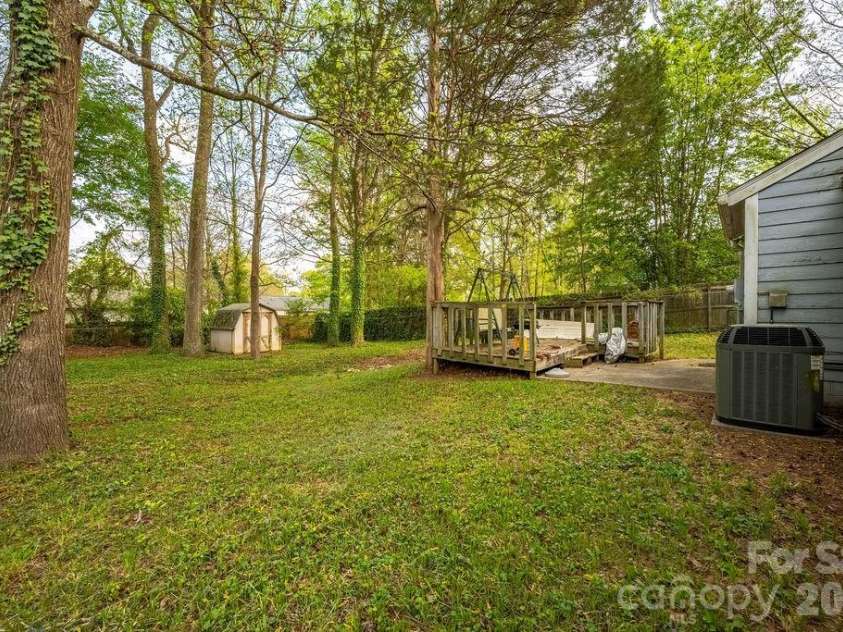 6515 Burning Bush Court, Charlotte, NC 28227.  MLS# CAR4359745, YatesRealty ID 9521. 