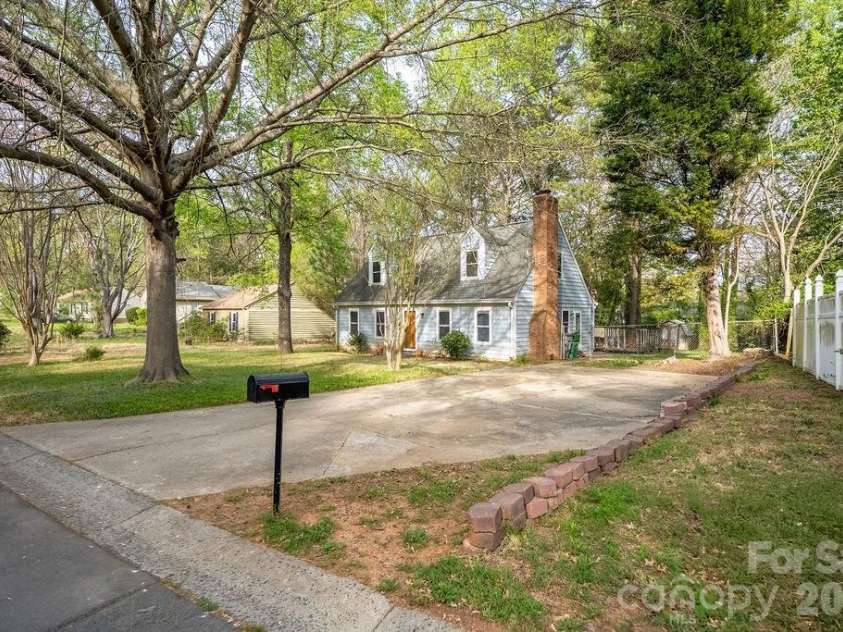 6515 Burning Bush Court, Charlotte, NC 28227.  MLS# CAR4359745, YatesRealty ID 9521. 