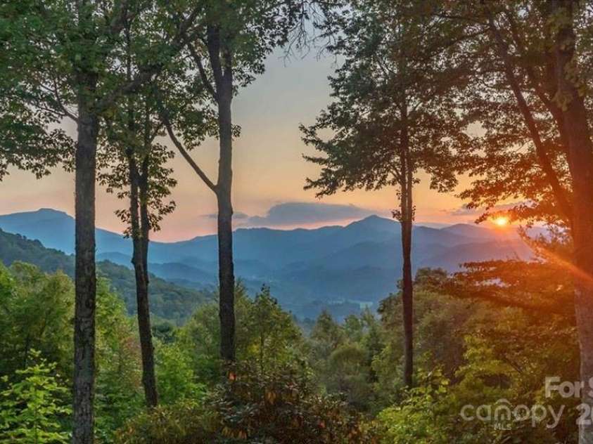 243 Red Oak Trail, Boone, NC 28607.  MLS# CAR4228370, YatesRealty ID 9522. 