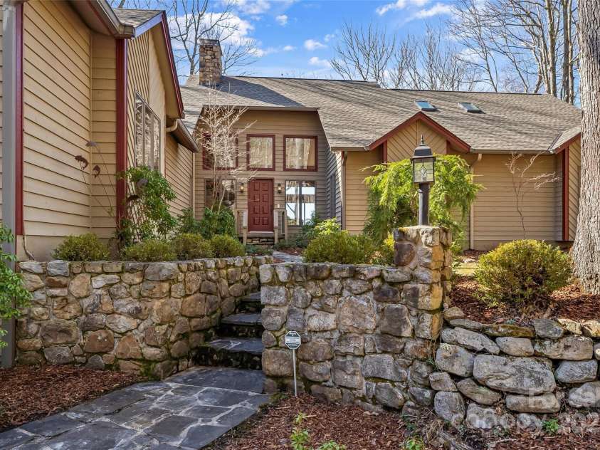 243 Red Oak Trail, Boone, NC 28607.  MLS# CAR4228370, YatesRealty ID 9522. 