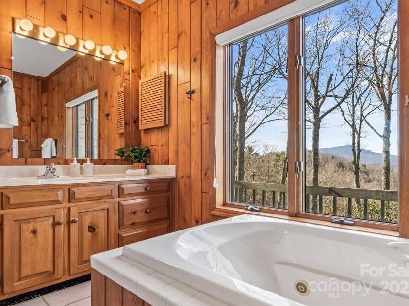 243 Red Oak Trail, Boone, NC 28607.  MLS# CAR4228370, YatesRealty ID 9522. 