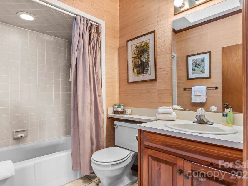 243 Red Oak Trail, Boone, NC 28607.  MLS# CAR4228370, YatesRealty ID 9522. 