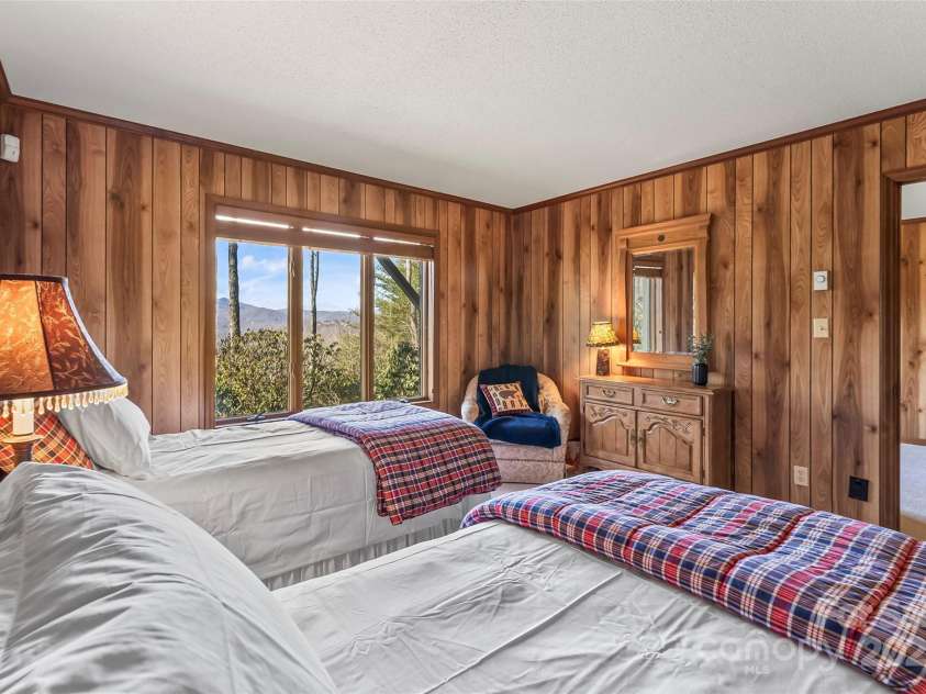 243 Red Oak Trail, Boone, NC 28607.  MLS# CAR4228370, YatesRealty ID 9522. 