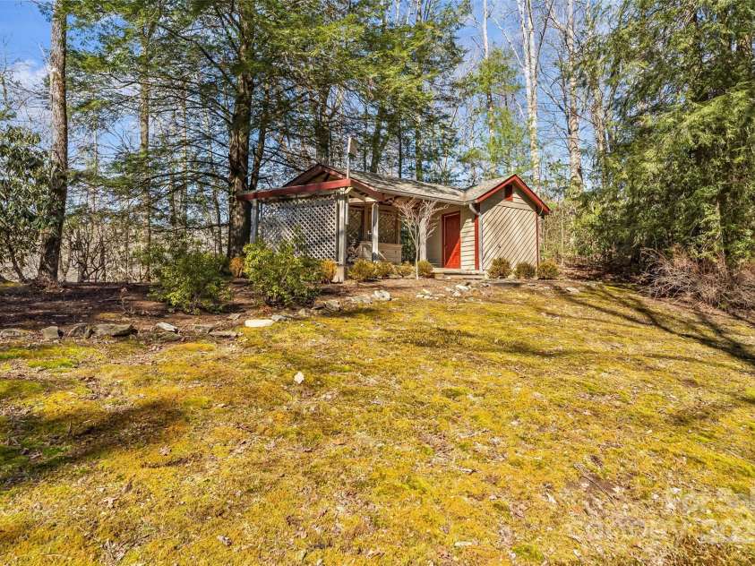 243 Red Oak Trail, Boone, NC 28607.  MLS# CAR4228370, YatesRealty ID 9522. 