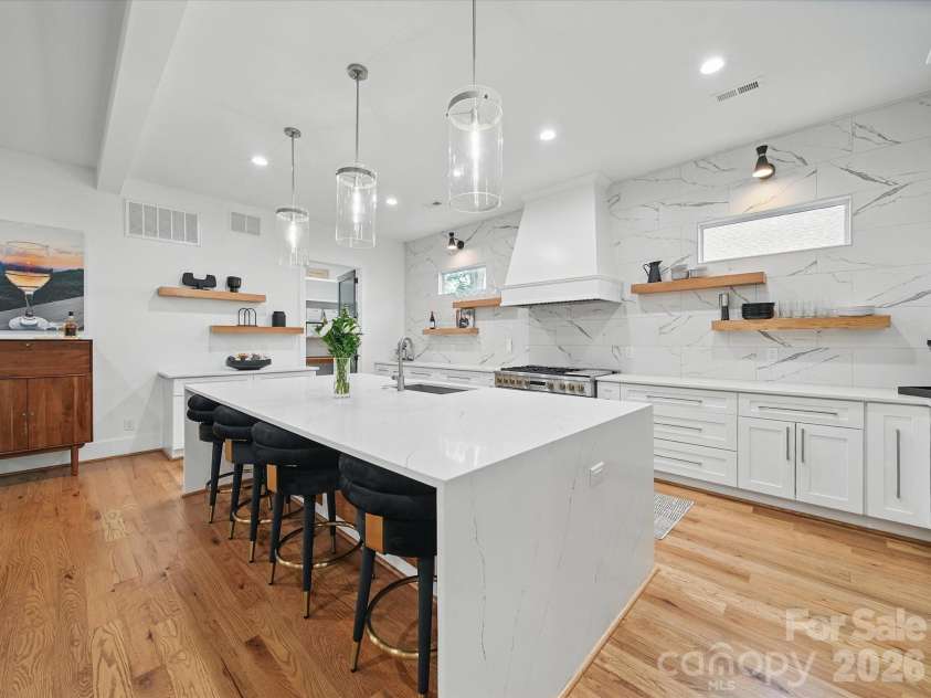 708 Cross Trail Drive, Charlotte, NC 28204.  MLS# CAR4367344, YatesRealty ID 9522. 