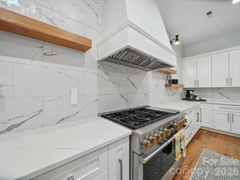 708 Cross Trail Drive, Charlotte, NC 28204.  MLS# CAR4367344, YatesRealty ID 9522. 