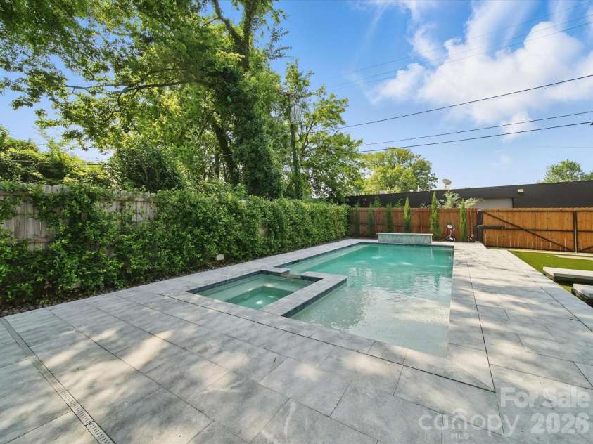 708 Cross Trail Drive, Charlotte, NC 28204.  MLS# CAR4367344, YatesRealty ID 9522. 