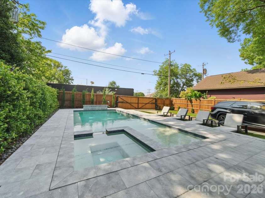 708 Cross Trail Drive, Charlotte, NC 28204.  MLS# CAR4367344, YatesRealty ID 9522. 