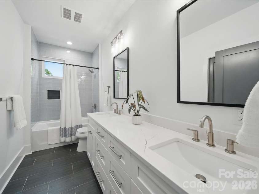 708 Cross Trail Drive, Charlotte, NC 28204.  MLS# CAR4367344, YatesRealty ID 9522. 