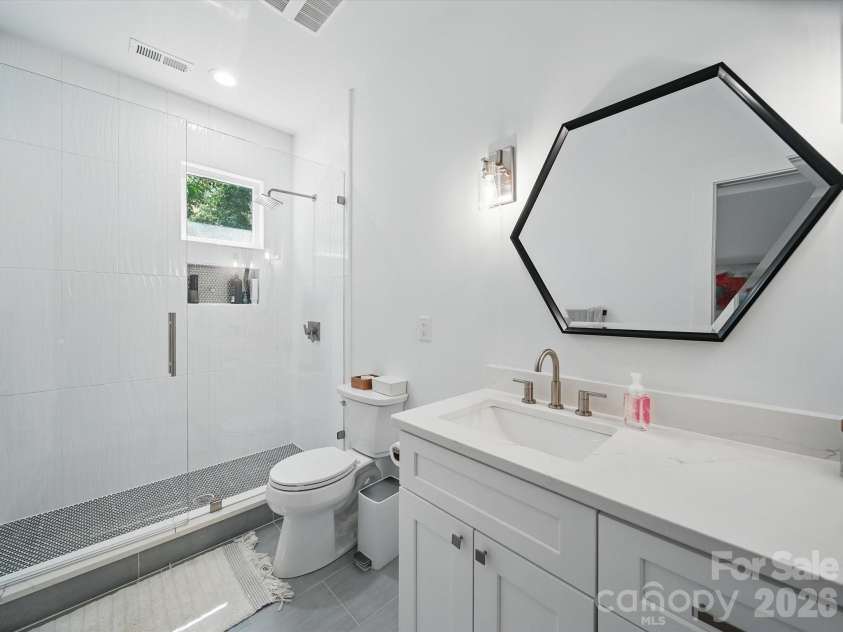 708 Cross Trail Drive, Charlotte, NC 28204.  MLS# CAR4367344, YatesRealty ID 9522. 