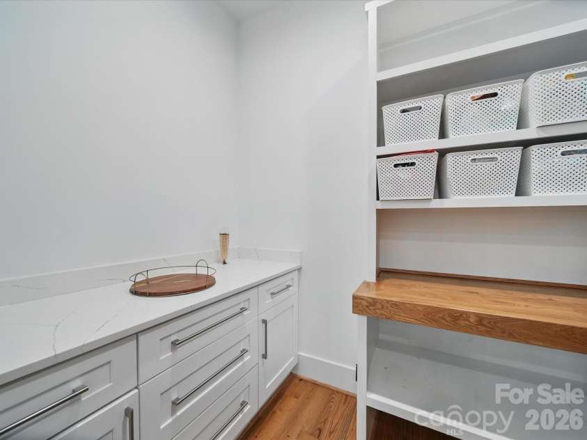 708 Cross Trail Drive, Charlotte, NC 28204.  MLS# CAR4367344, YatesRealty ID 9522. 