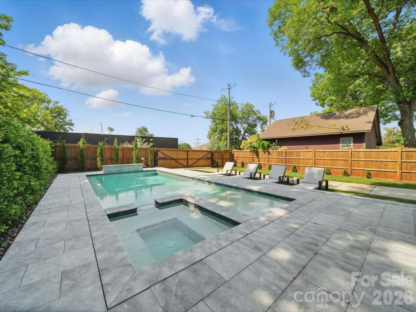708 Cross Trail Drive, Charlotte, NC 28204.  MLS# CAR4367344, YatesRealty ID 9522. 