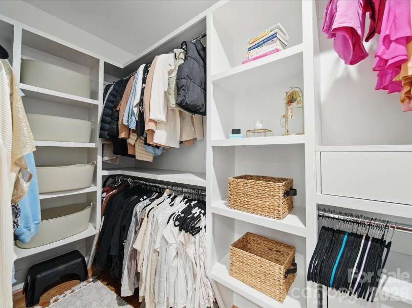 708 Cross Trail Drive, Charlotte, NC 28204.  MLS# CAR4367344, YatesRealty ID 9522. Custom Closets throughout