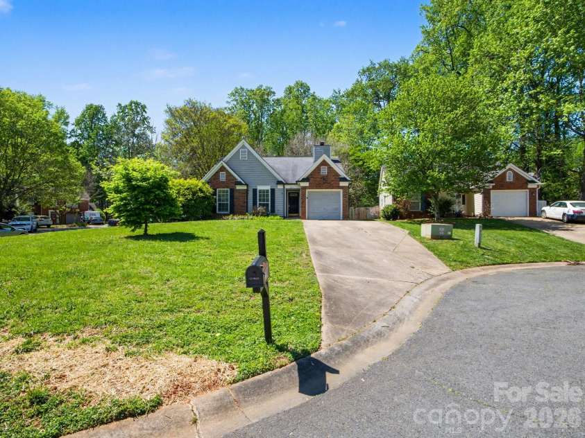 9214 Rotherham Lane, Charlotte, NC 28216.  MLS# CAR4366005, YatesRealty ID 9524. 