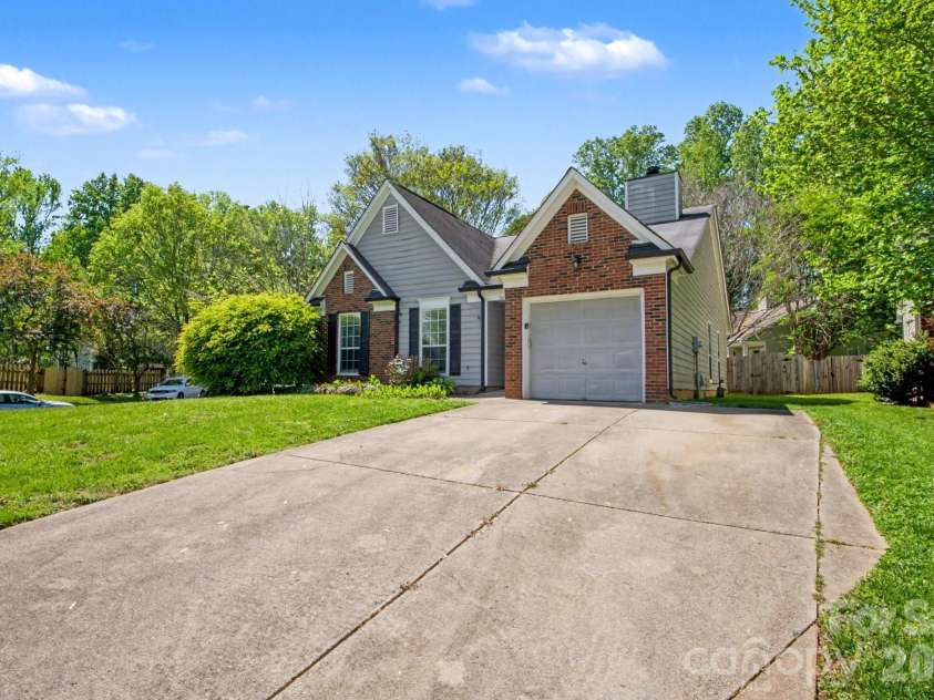 9214 Rotherham Lane, Charlotte, NC 28216.  MLS# CAR4366005, YatesRealty ID 9524. 