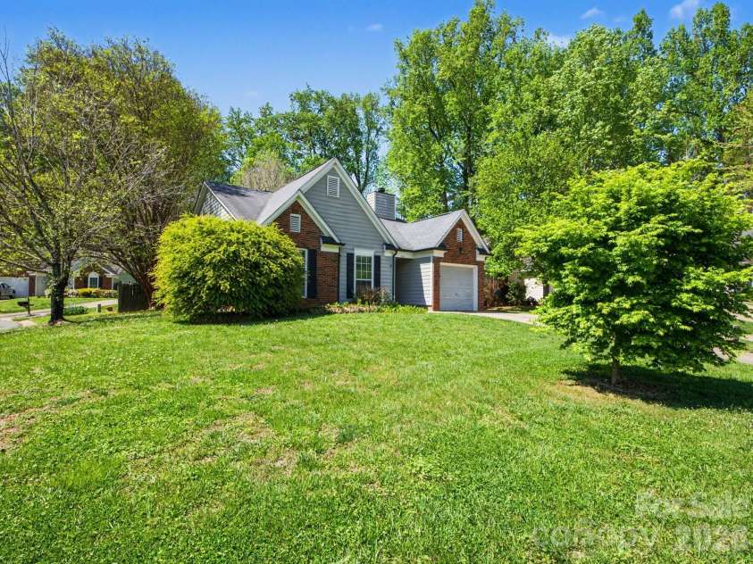 9214 Rotherham Lane, Charlotte, NC 28216.  MLS# CAR4366005, YatesRealty ID 9524. 