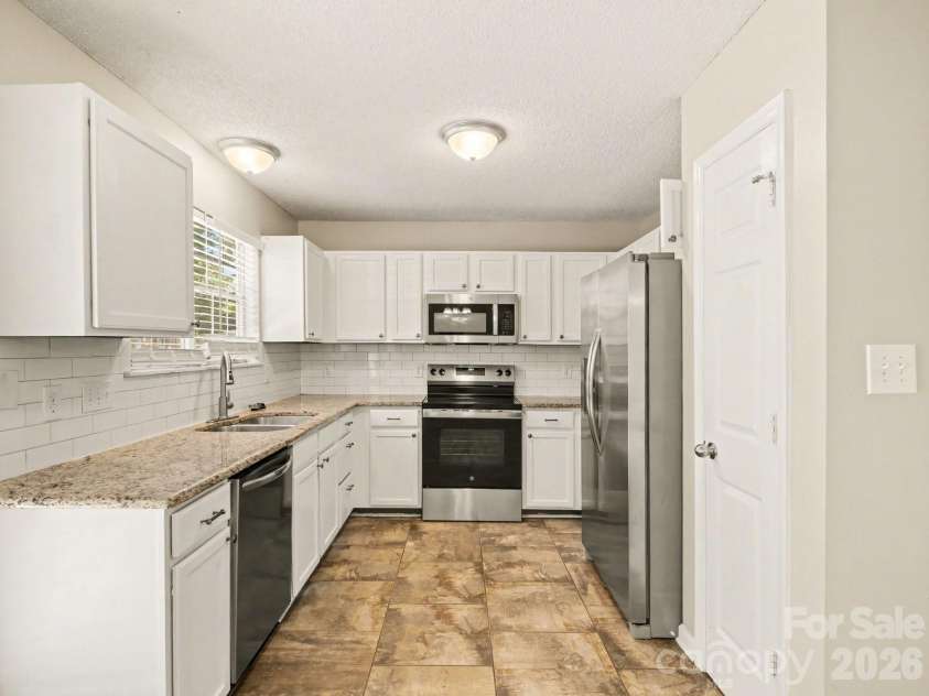9214 Rotherham Lane, Charlotte, NC 28216.  MLS# CAR4366005, YatesRealty ID 9524. 