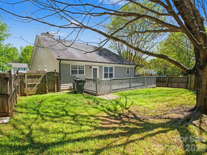 9214 Rotherham Lane, Charlotte, NC 28216.  MLS# CAR4366005, YatesRealty ID 9524. 