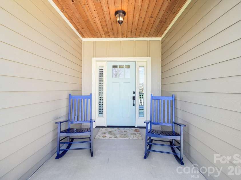 31 Anvil Avenue, Hendersonville, NC 28792.  MLS# CAR4367438, YatesRealty ID 9525. 