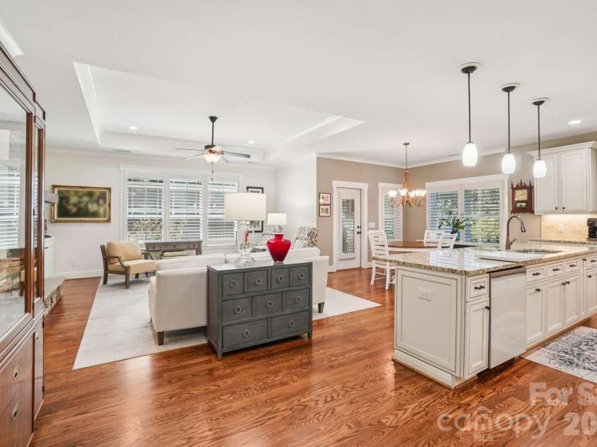 31 Anvil Avenue, Hendersonville, NC 28792.  MLS# CAR4367438, YatesRealty ID 9525. 