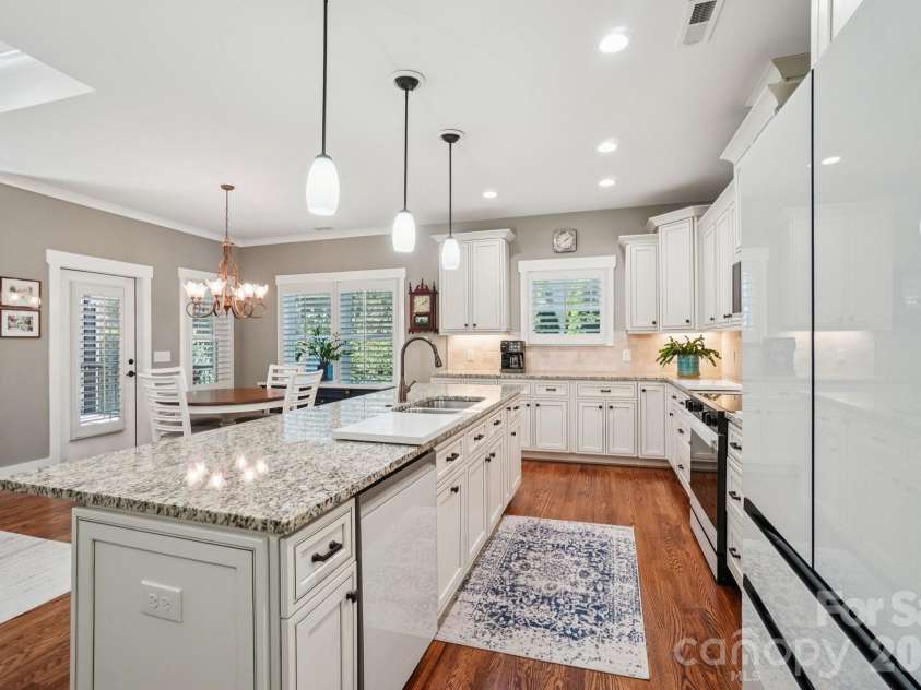 31 Anvil Avenue, Hendersonville, NC 28792.  MLS# CAR4367438, YatesRealty ID 9525. 