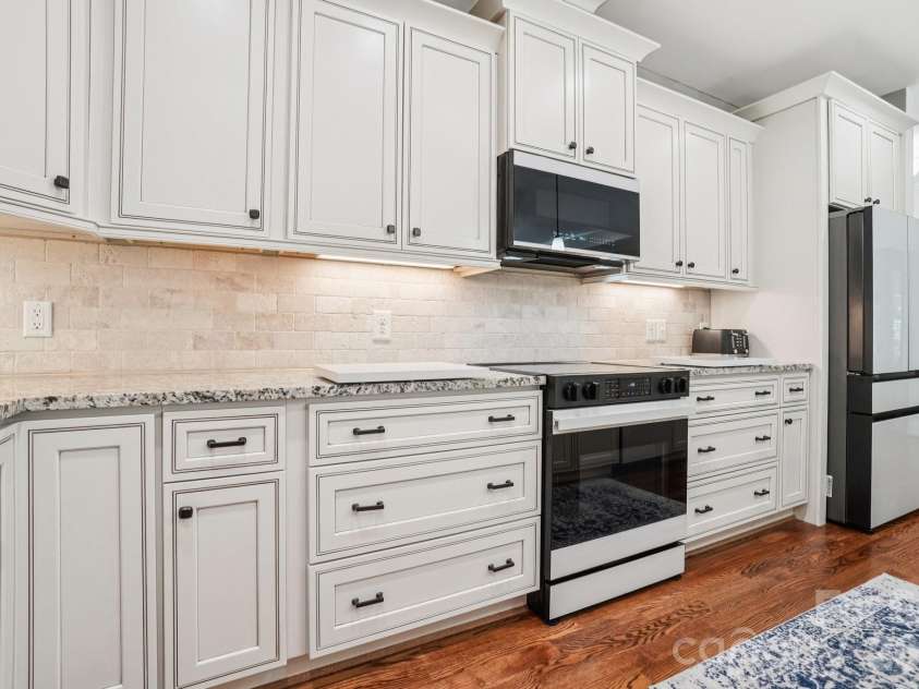 31 Anvil Avenue, Hendersonville, NC 28792.  MLS# CAR4367438, YatesRealty ID 9525. 