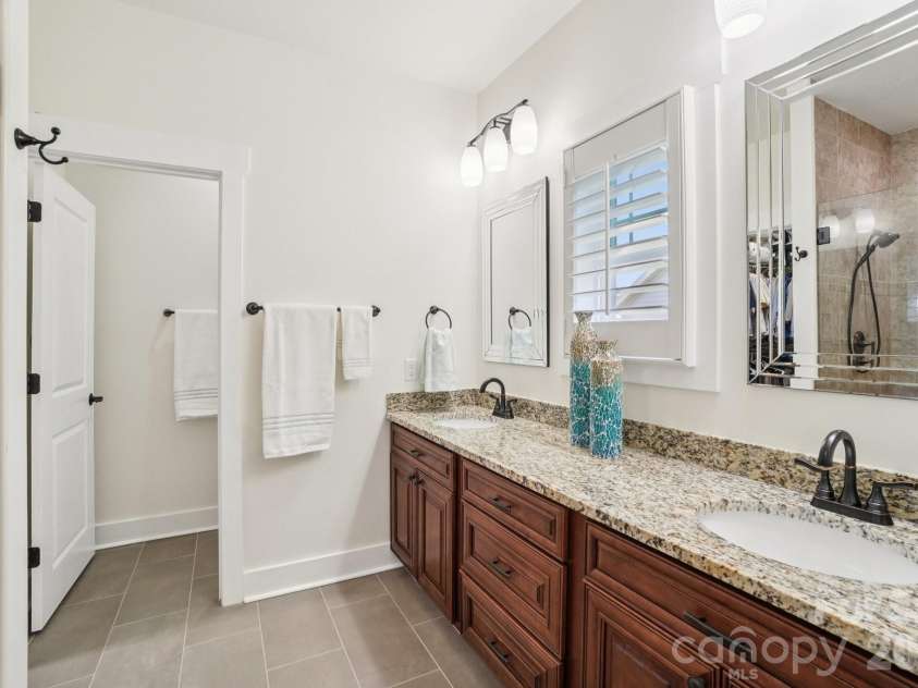 31 Anvil Avenue, Hendersonville, NC 28792.  MLS# CAR4367438, YatesRealty ID 9525. 